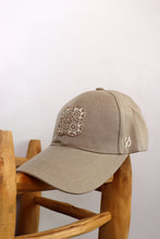 Charger l'image dans la galerie, N°66 - CASQUETTE UPCYCLÉE