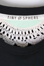 Charger l'image dans la galerie, N°2 - T-SHIRT UPCYCLÉ - M