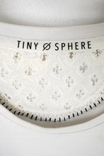 Charger l'image dans la galerie, N°8 - T-SHIRT UPCYCLÉ - S