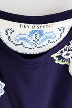 Charger l'image dans la galerie, N°27 - T-SHIRT UPCYCLÉ - M