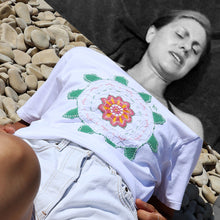 Charger l'image dans la galerie, N°38 - T-SHIRT UPCYCLÉ - M