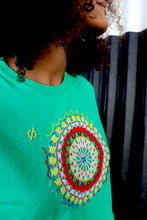 Charger l'image dans la galerie, N°28 - T-SHIRT UPCYCLÉ - M