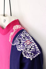 Charger l'image dans la galerie, N°54 - T-SHIRT UPCYCLÉ - M